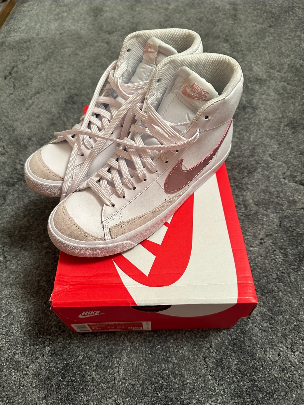 Nike Blazer Mid ‘77 Kid’s High-Top Sneakers in Pale Pink and White